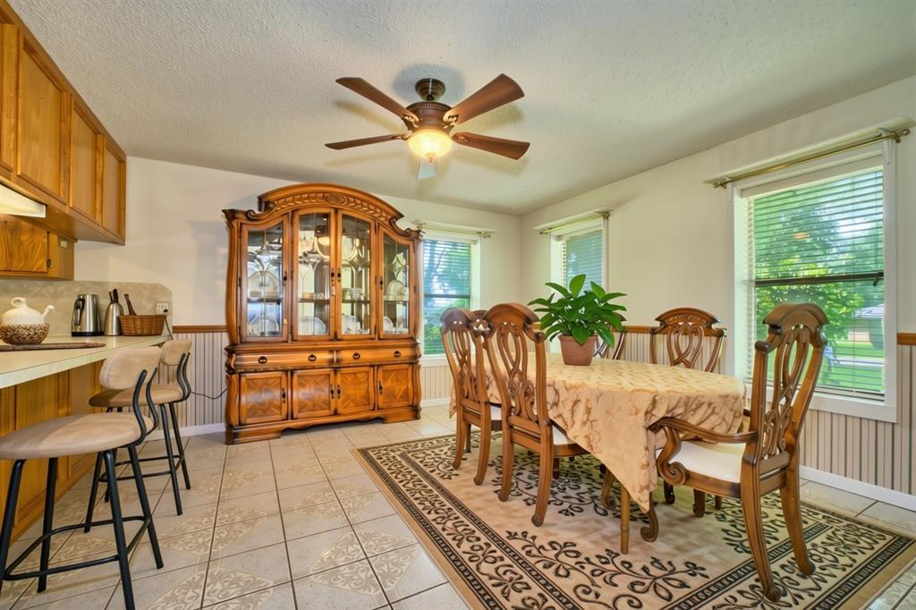 731 Pecan Estates Loop Property Photo 12