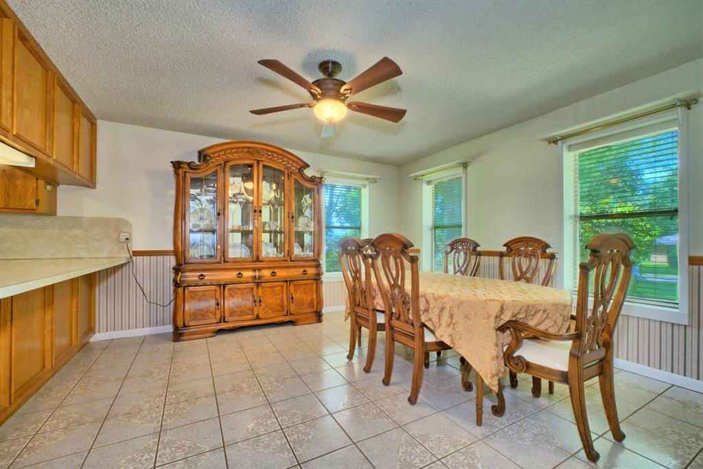 731 Pecan Estates Loop Property Photo 13