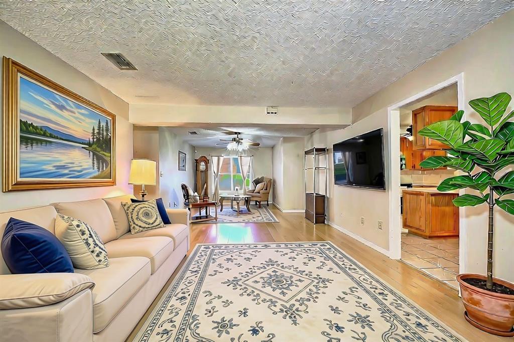 731 Pecan Estates Loop Property Photo 14