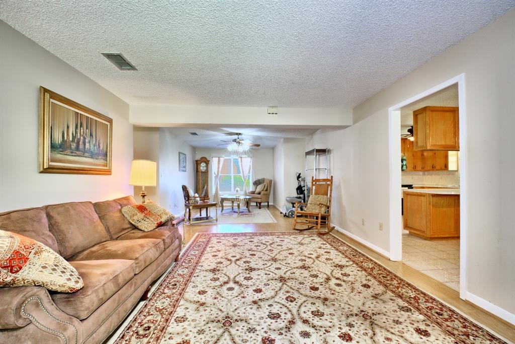 731 Pecan Estates Loop Property Photo 15