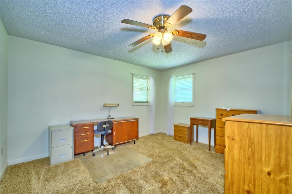 731 Pecan Estates Loop Property Photo 18