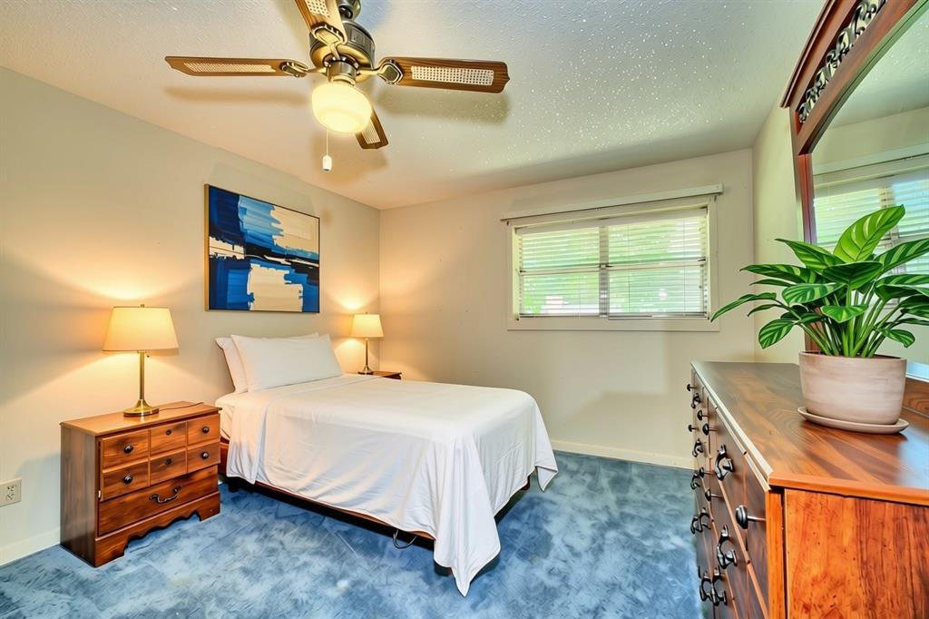 731 Pecan Estates Loop Property Photo 19