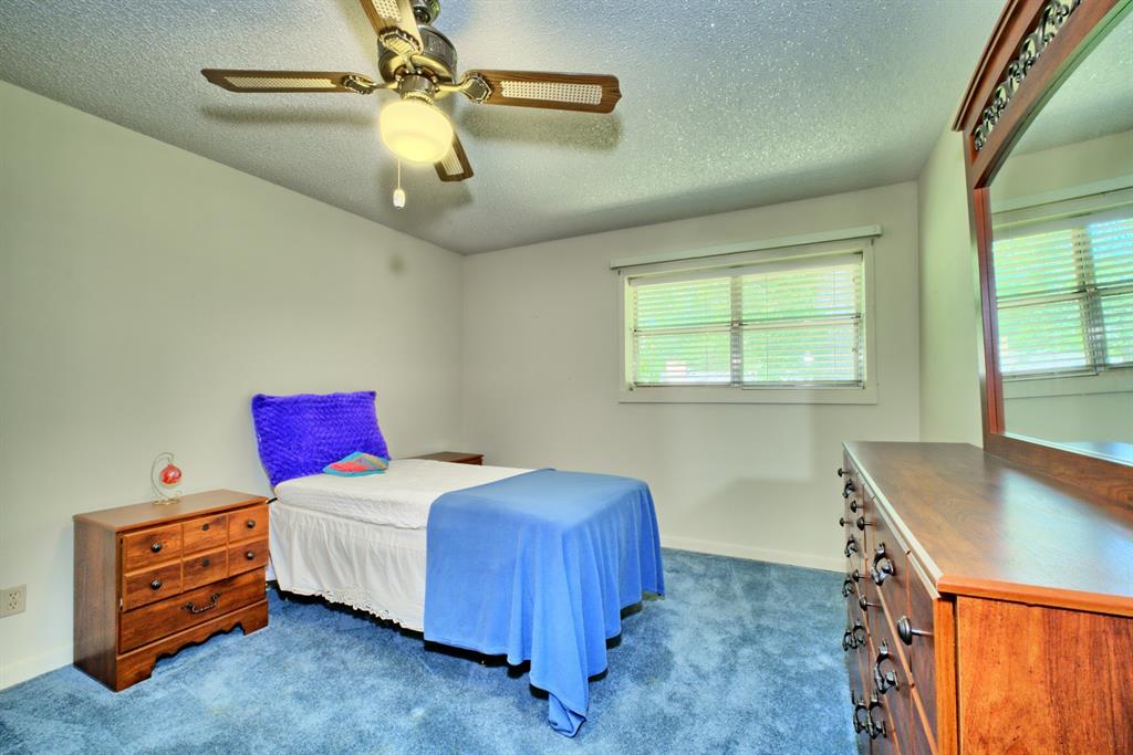 731 Pecan Estates Loop Property Photo 20