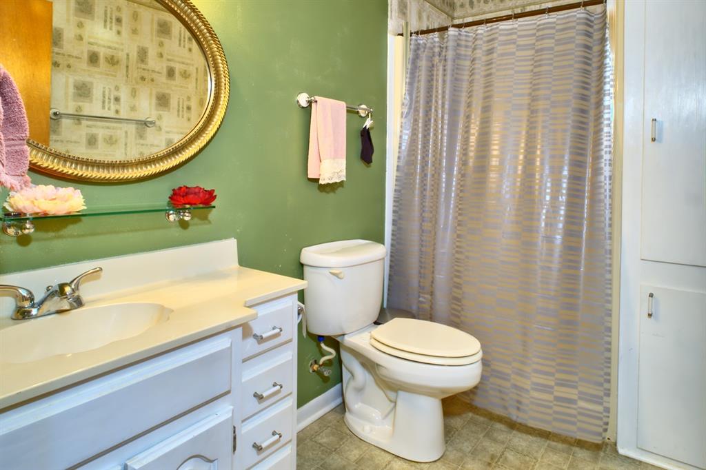 731 Pecan Estates Loop Property Photo 24