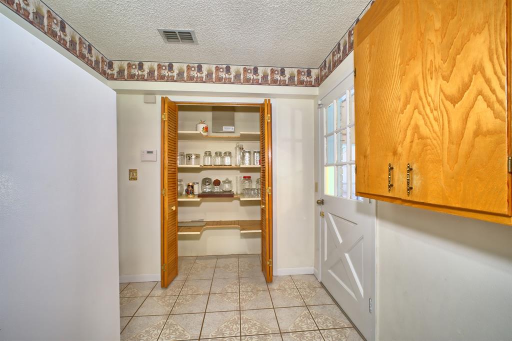 731 Pecan Estates Loop Property Photo 26