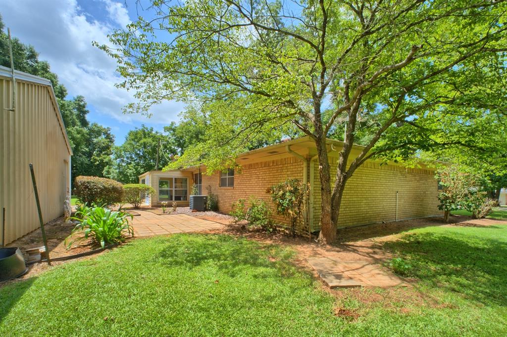 731 Pecan Estates Loop Property Photo 28