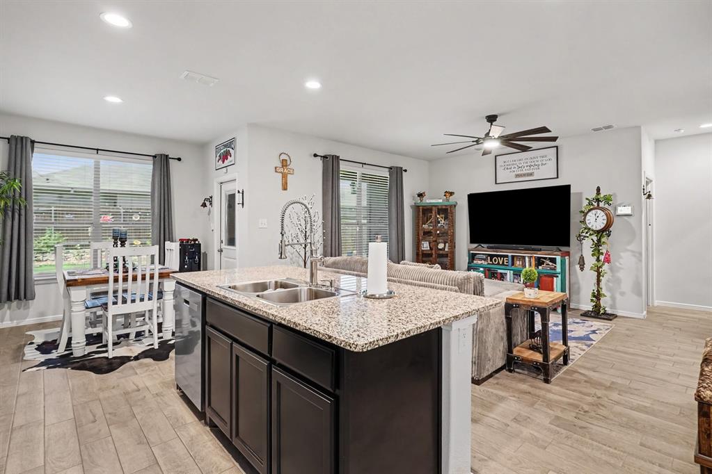 8621 Willowsun Way Property Photo 11