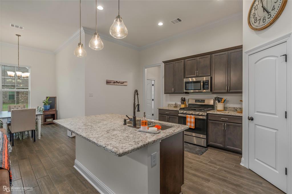 218 Barclay Boulevard Property Photo 10