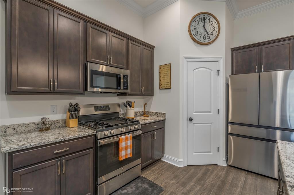 218 Barclay Boulevard Property Photo 12