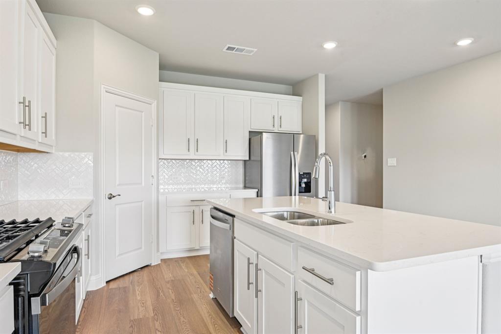 1305 Winters Way Property Photo 3