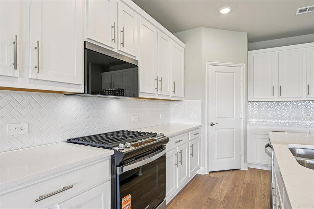 1305 Winters Way Property Photo 4
