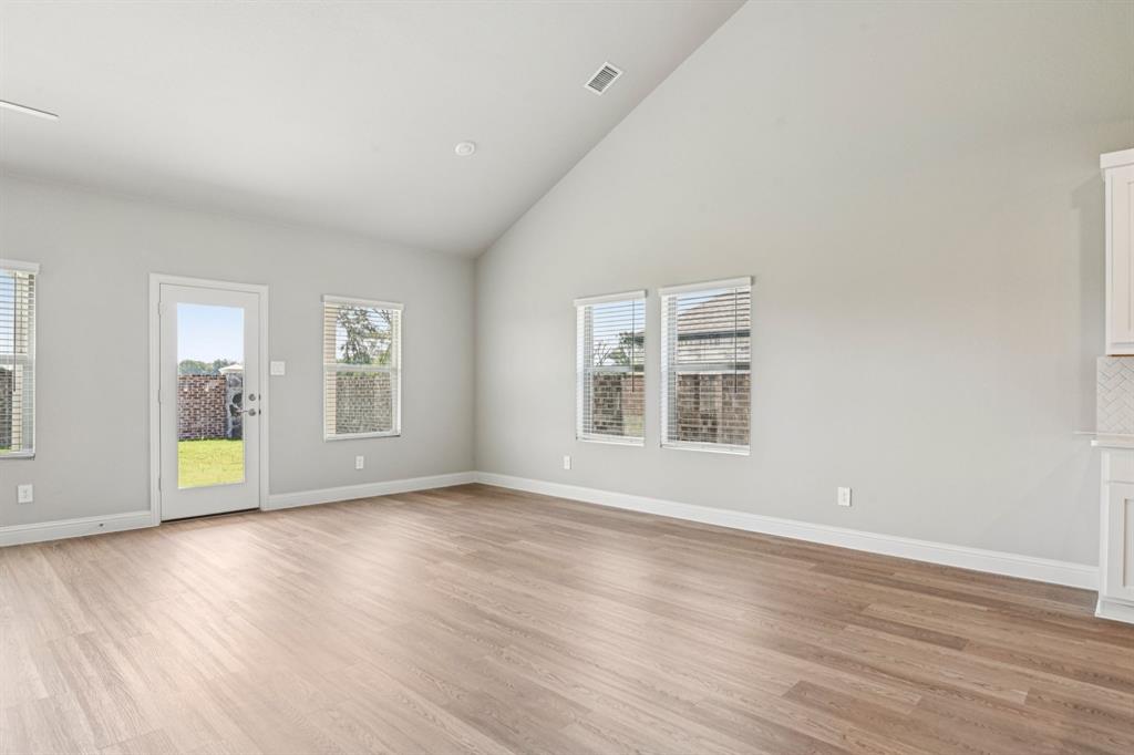 1305 Winters Way Property Photo 7