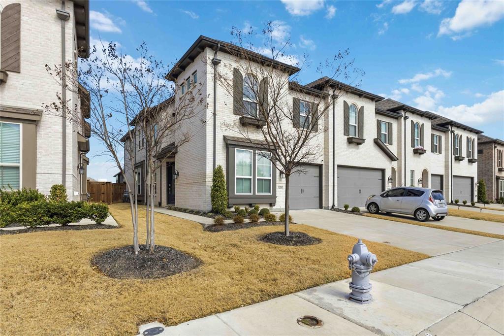 1128 Queensdown Way Property Photo 3