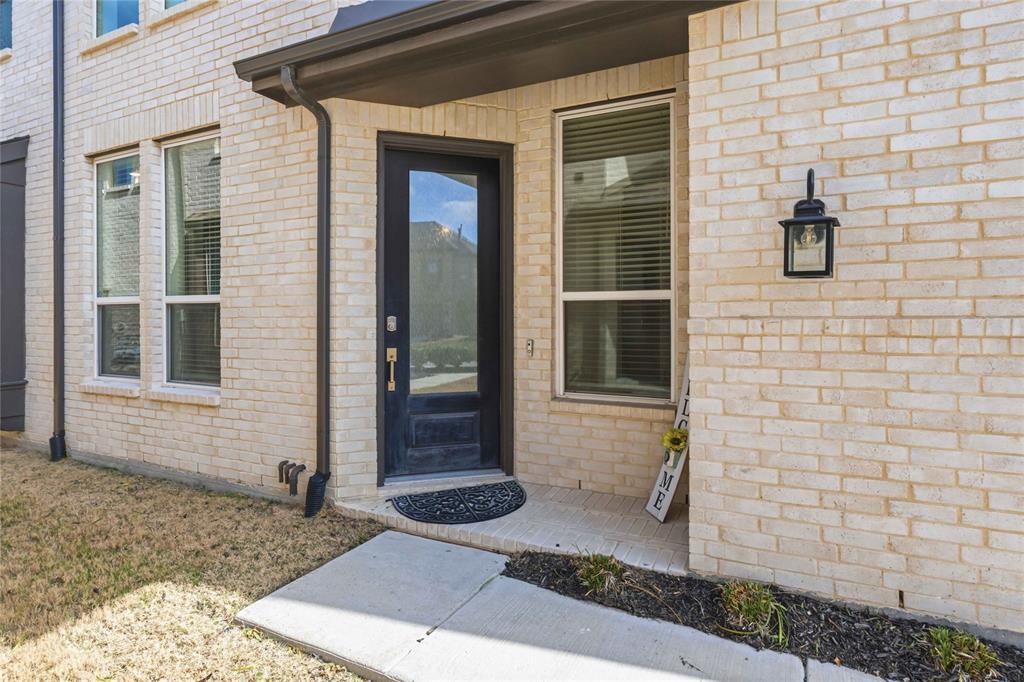 1128 Queensdown Way Property Photo 4