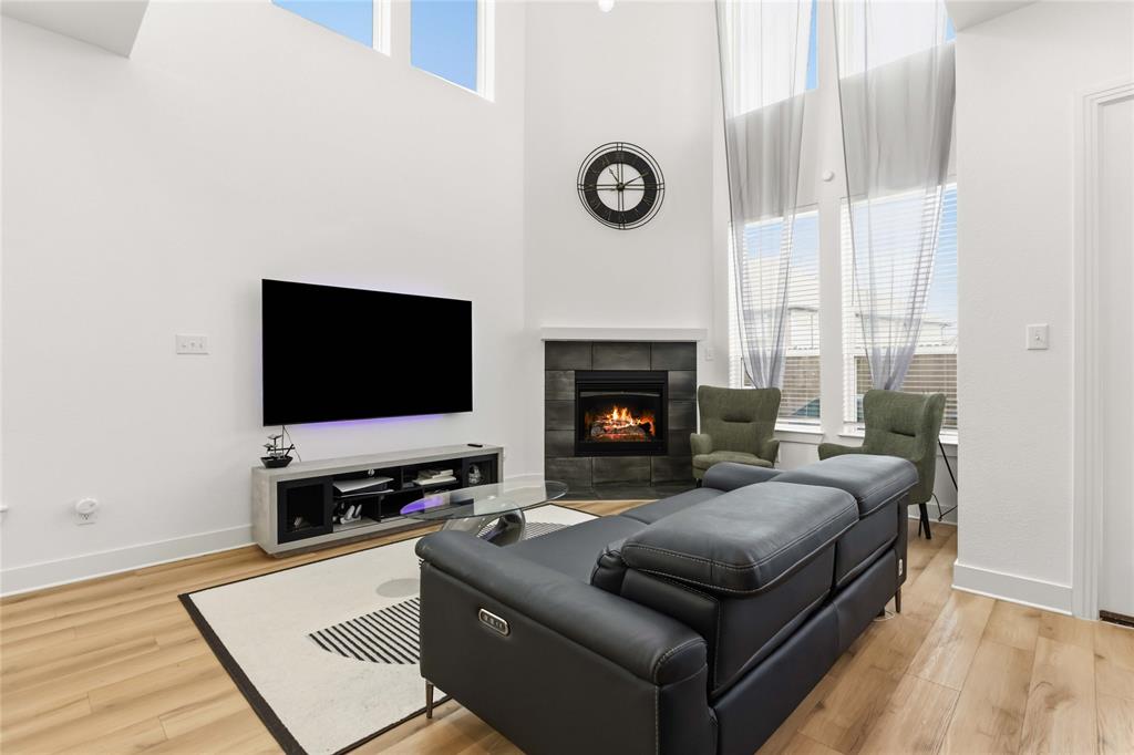 1128 Queensdown Way Property Photo 11