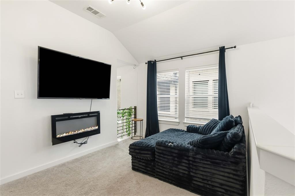1128 Queensdown Way Property Photo 19