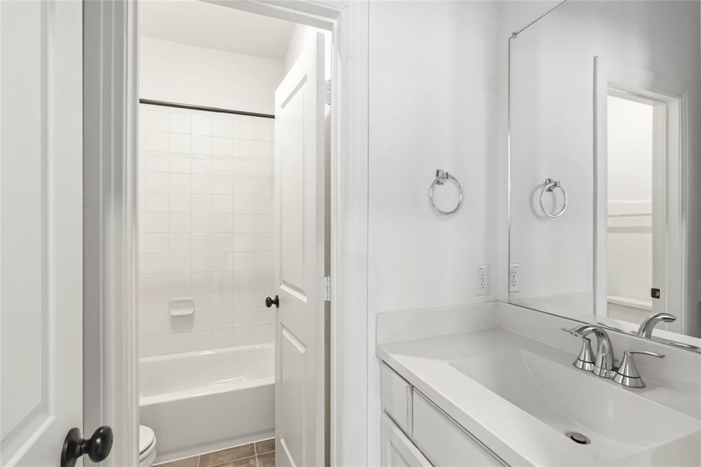 1128 Queensdown Way Property Photo 23