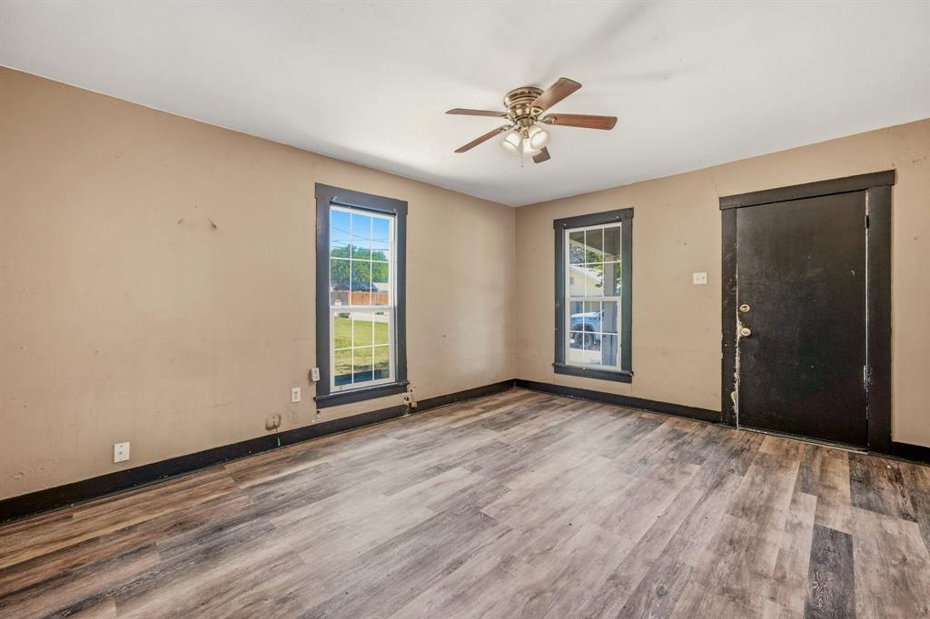 490 S First Avenue Property Photo 6