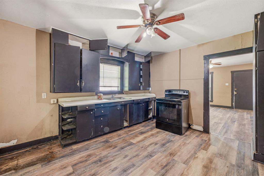 490 S First Avenue Property Photo 8