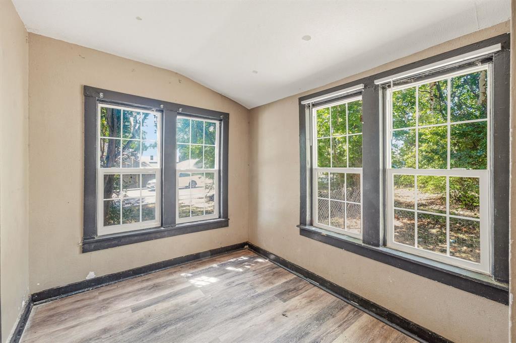 490 S First Avenue Property Photo 16