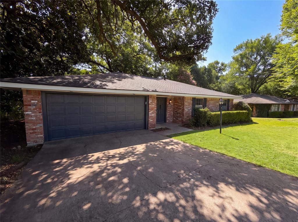 304 Brook Hollow Drive Property Photo 2