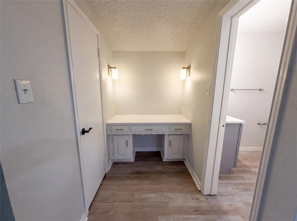 304 Brook Hollow Drive Property Photo 16