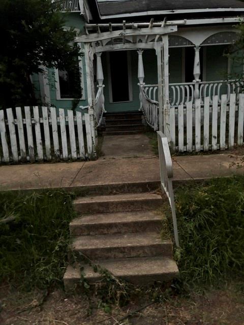 807 E Main Street Property Photo 1