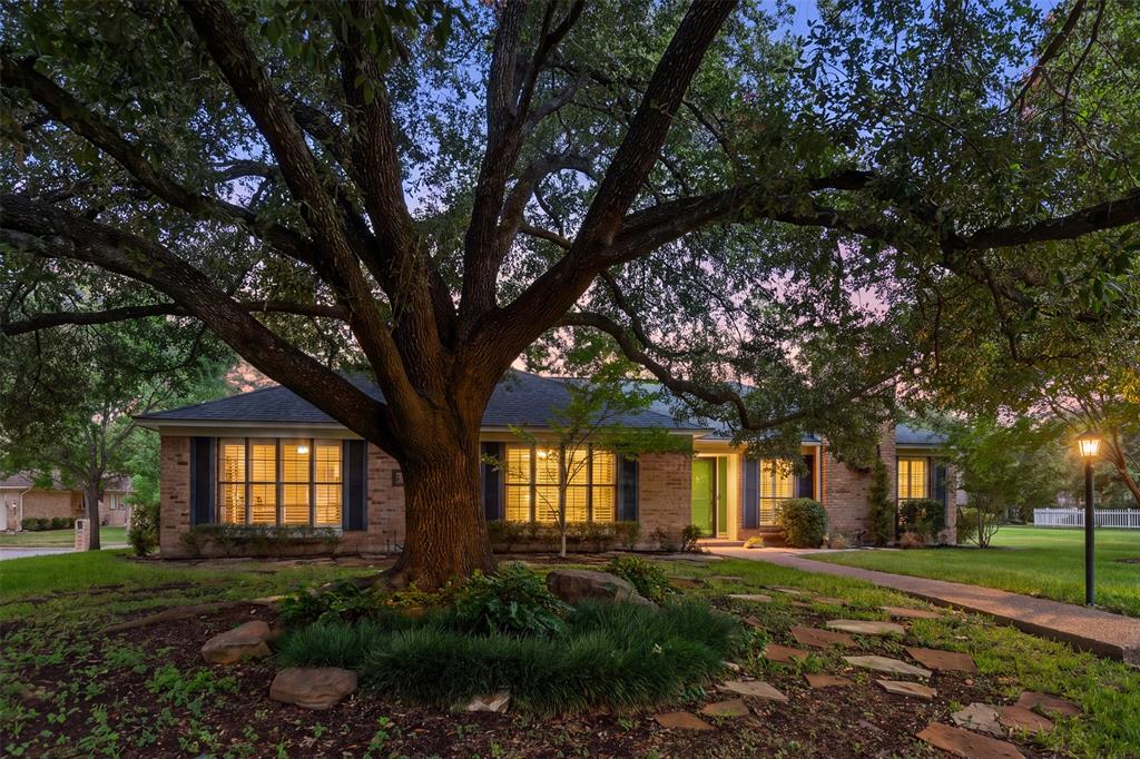 2825 Chimney Hill Drive Property Photo 1