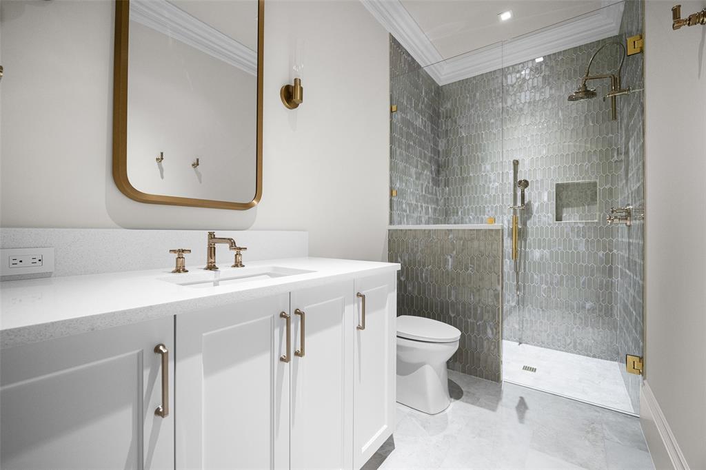 402 Lakeway Drive Property Photo 34