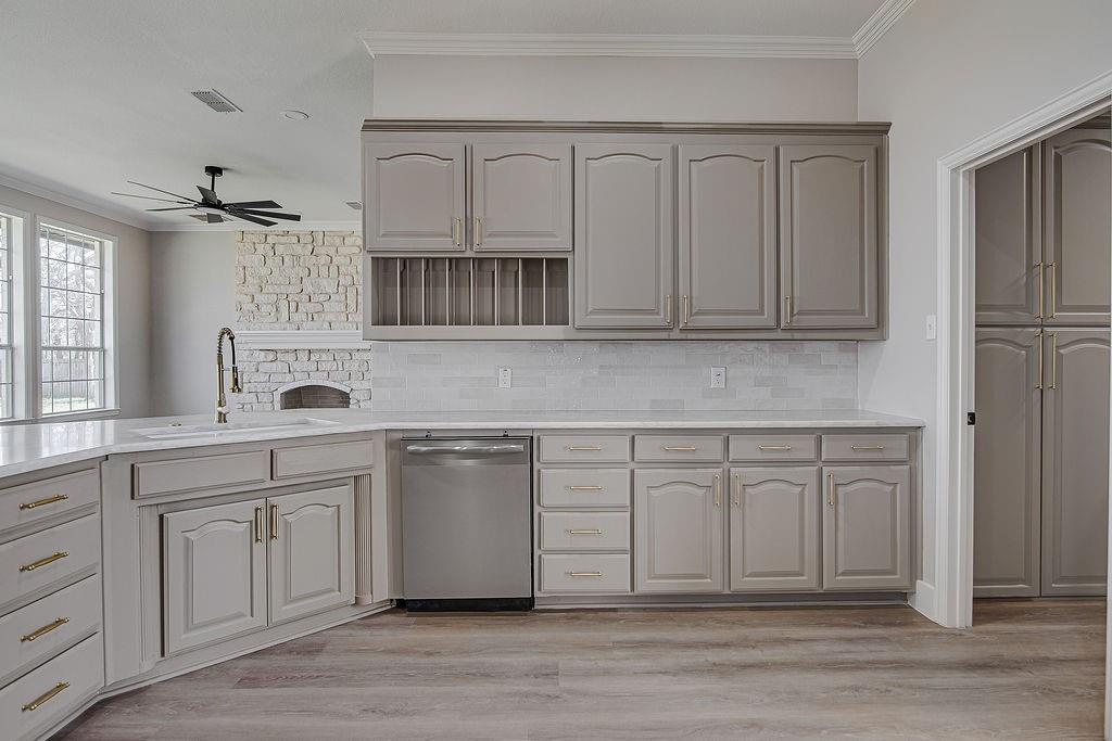 125 Devon Court Property Photo 8