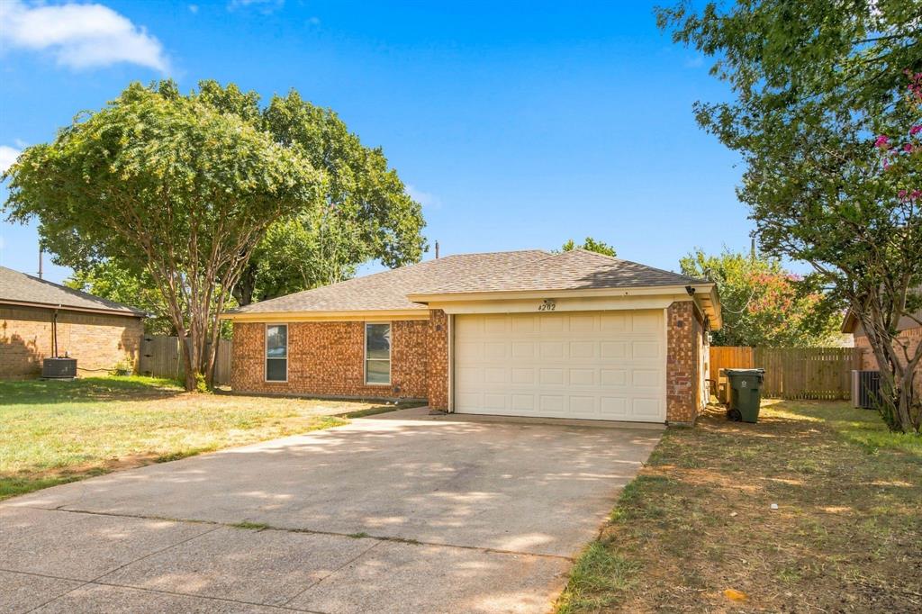 4202 Maple Springs Drive Property Photo 2