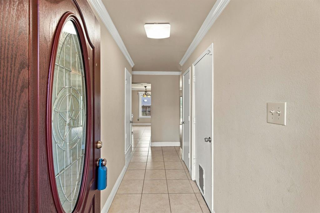 4202 Maple Springs Drive Property Photo 4