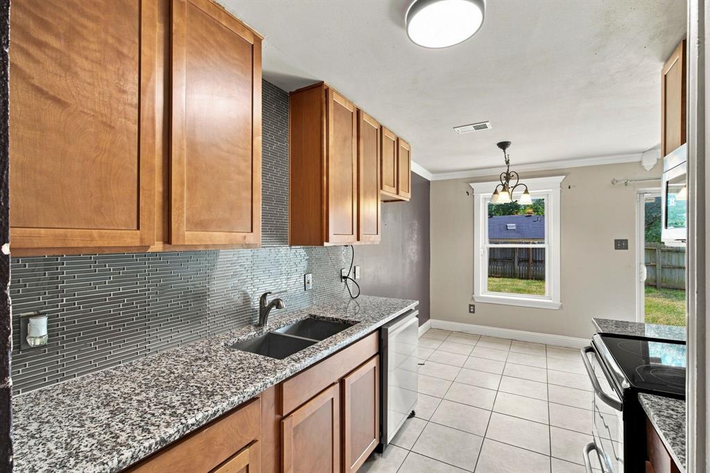 4202 Maple Springs Drive Property Photo 12