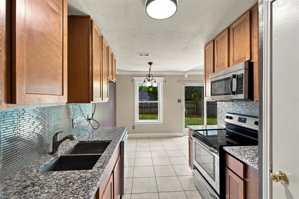 4202 Maple Springs Drive Property Photo 13