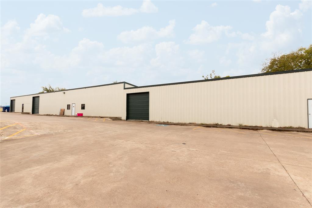 1748 N Main A Property Photo 8