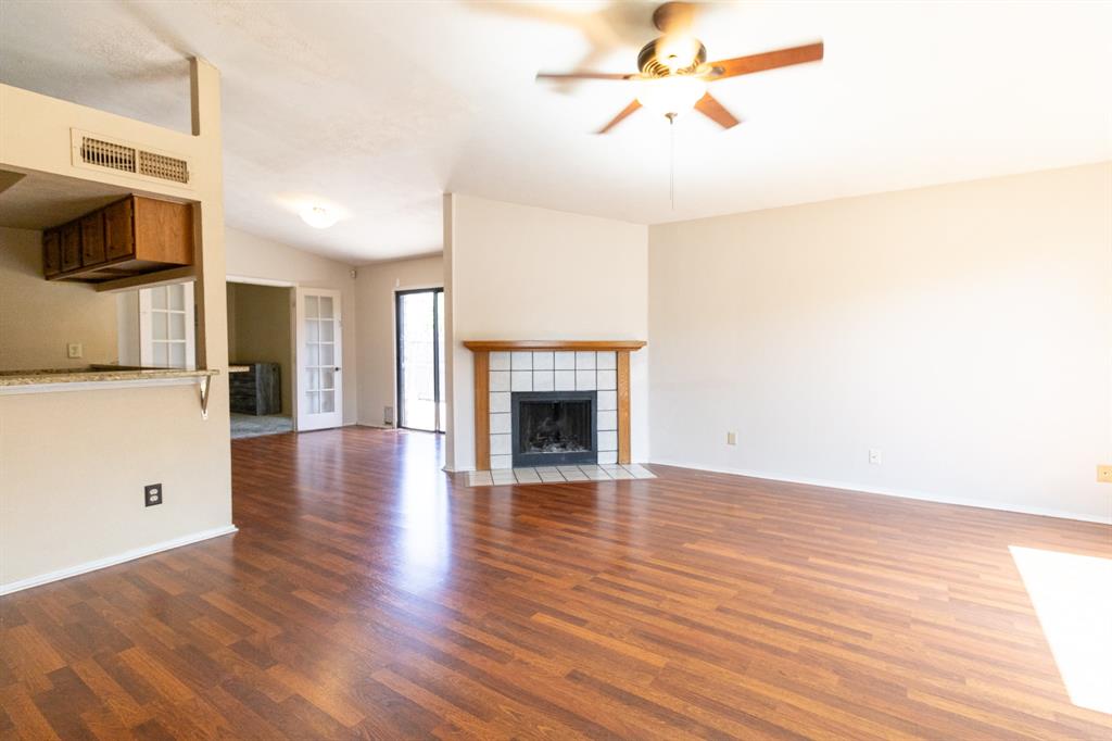 2910 Galemeadow Drive Property Photo 3