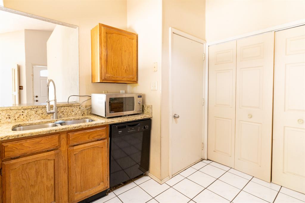 2910 Galemeadow Drive Property Photo 9