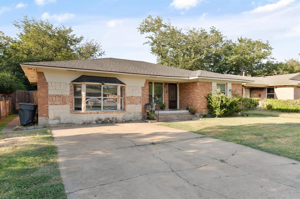 2439 Inadale Avenue Property Photo 2