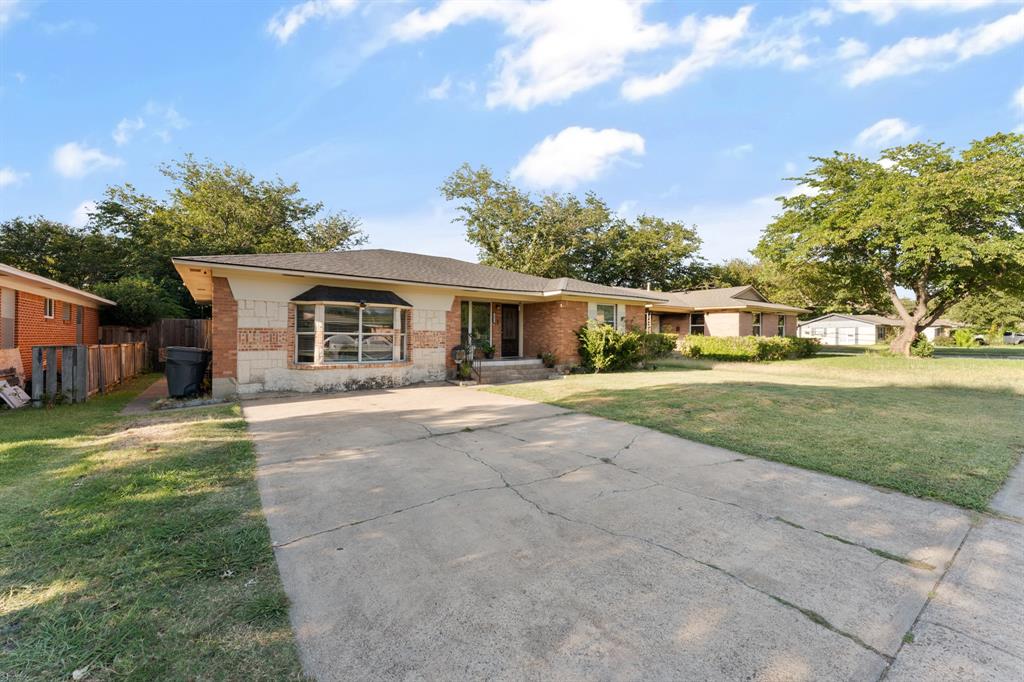 2439 Inadale Avenue Property Photo 3