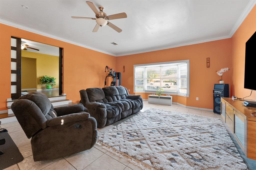 2439 Inadale Avenue Property Photo 7