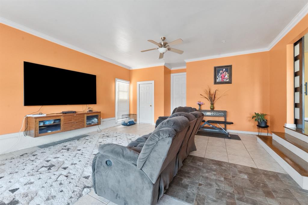 2439 Inadale Avenue Property Photo 8