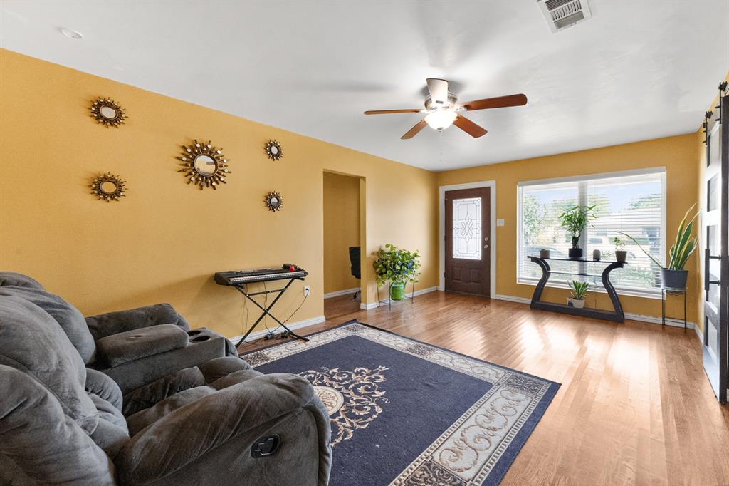 2439 Inadale Avenue Property Photo 10
