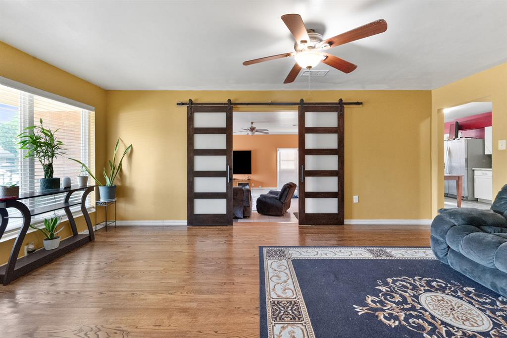 2439 Inadale Avenue Property Photo 12