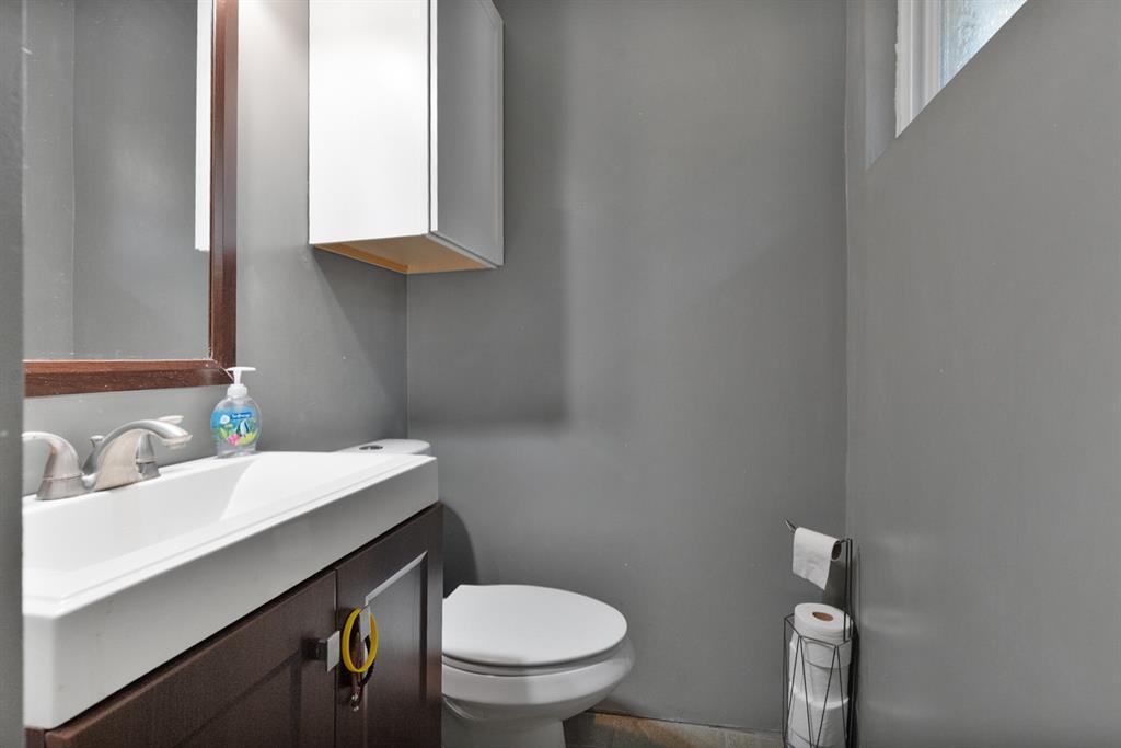 2439 Inadale Avenue Property Photo 17