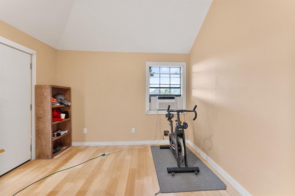 2439 Inadale Avenue Property Photo 25