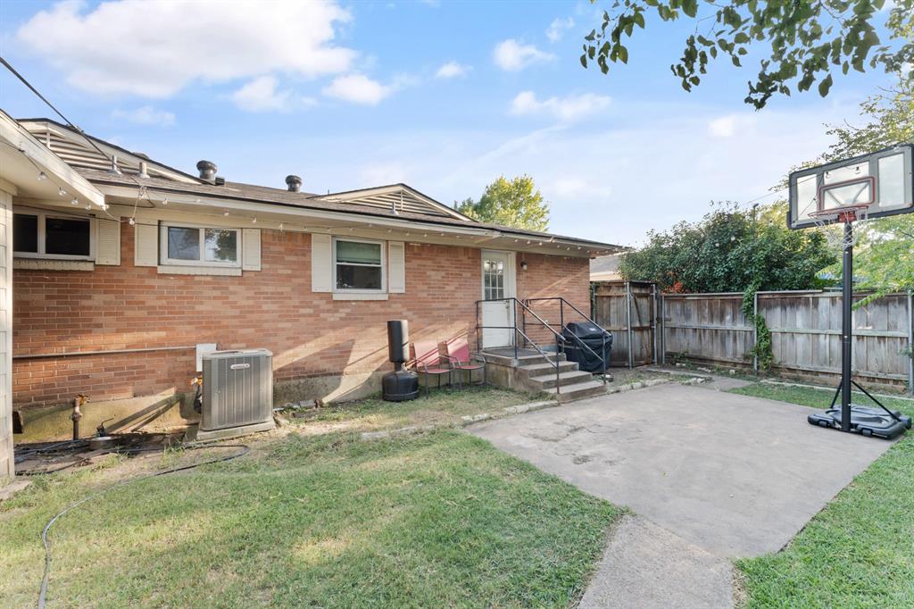 2439 Inadale Avenue Property Photo 30