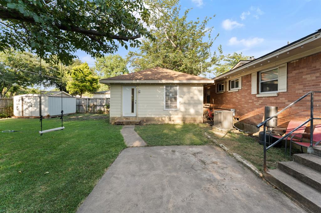2439 Inadale Avenue Property Photo 31