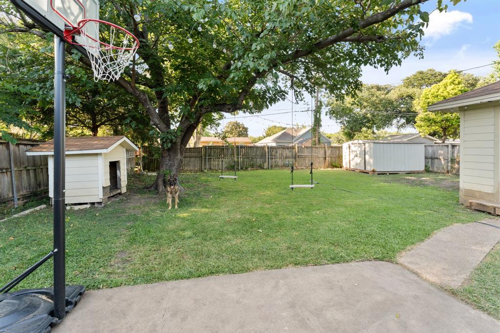 2439 Inadale Avenue Property Photo 32