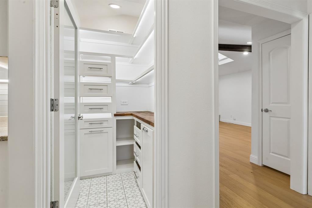 7118 Canongate Drive Property Photo 11