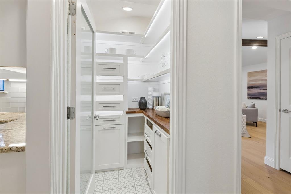 7118 Canongate Drive Property Photo 15